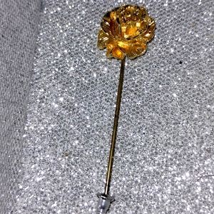 Gorgeous gold rose antique stick pin